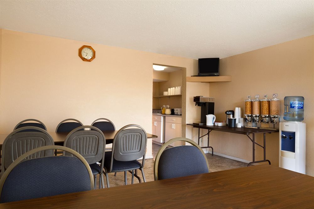 Knights Inn Kamloops Exterior photo
