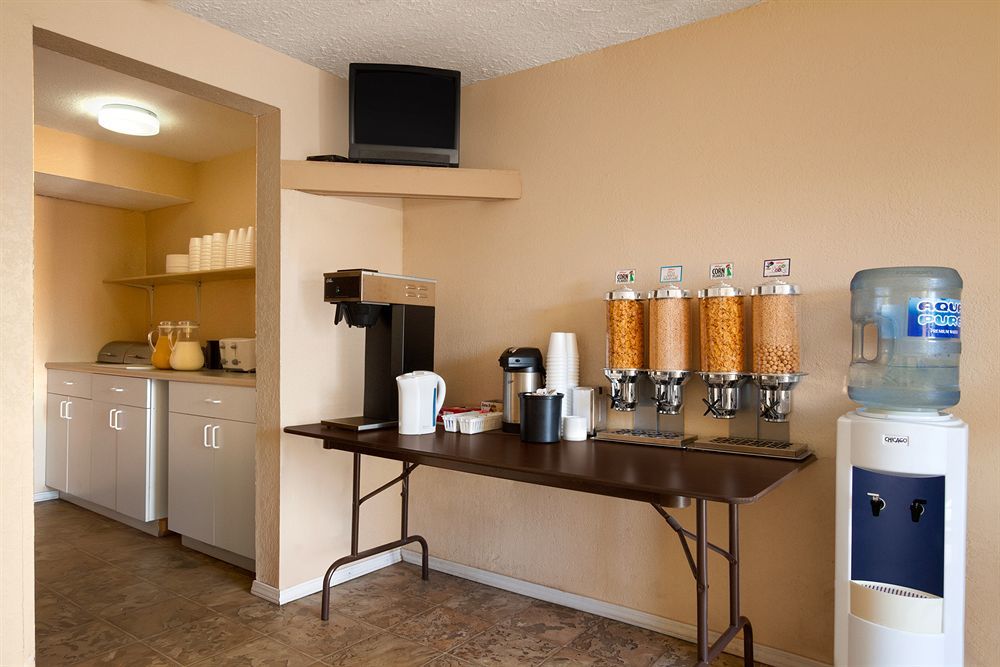 Knights Inn Kamloops Exterior photo