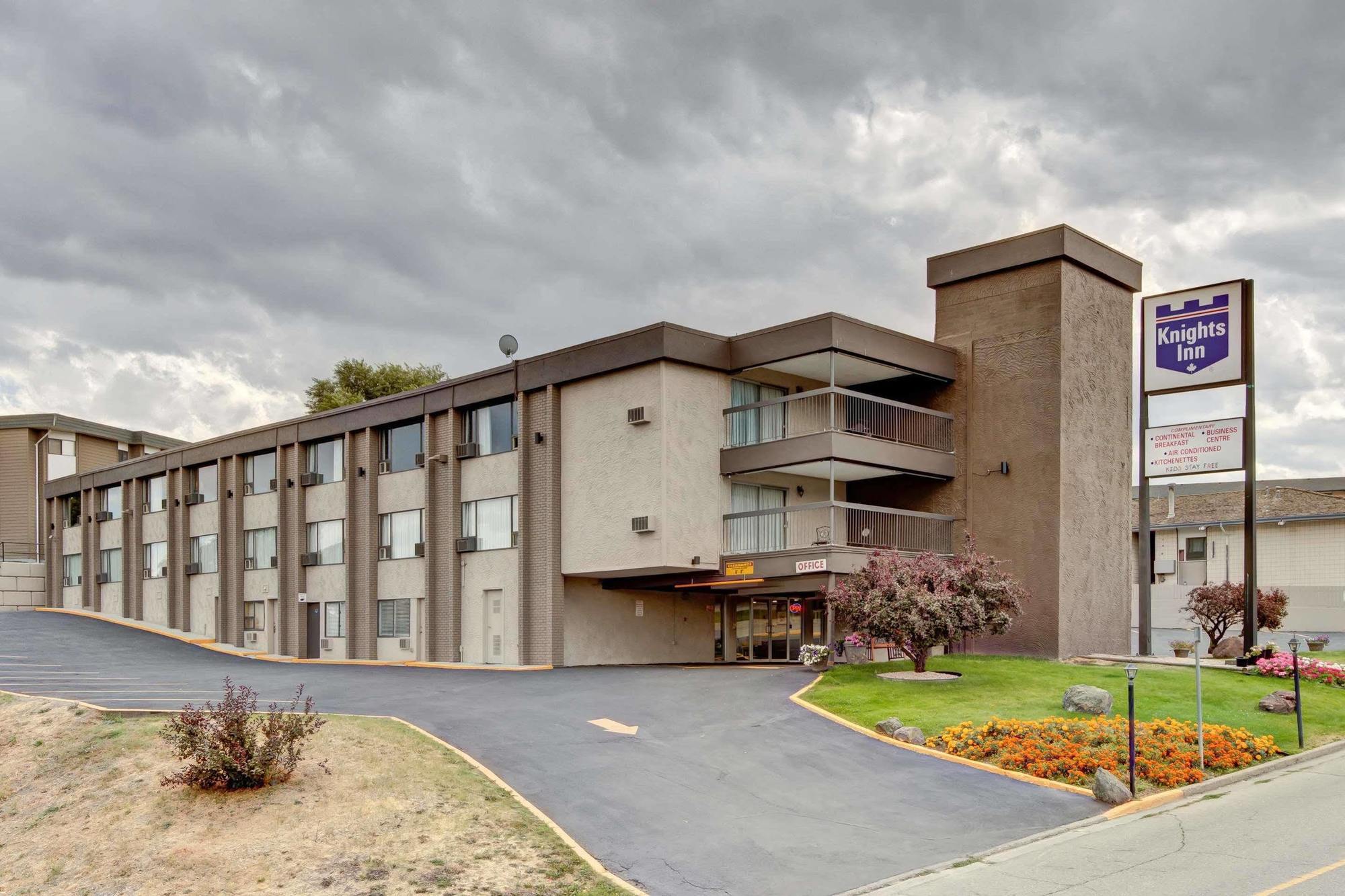 Knights Inn Kamloops Exterior photo