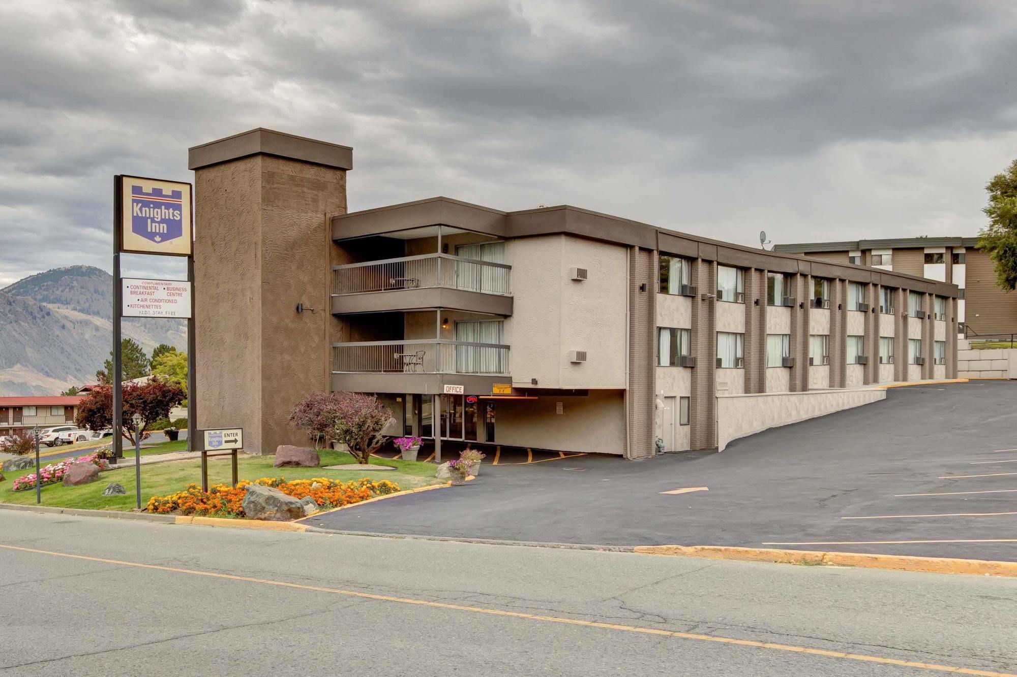 Knights Inn Kamloops Exterior photo